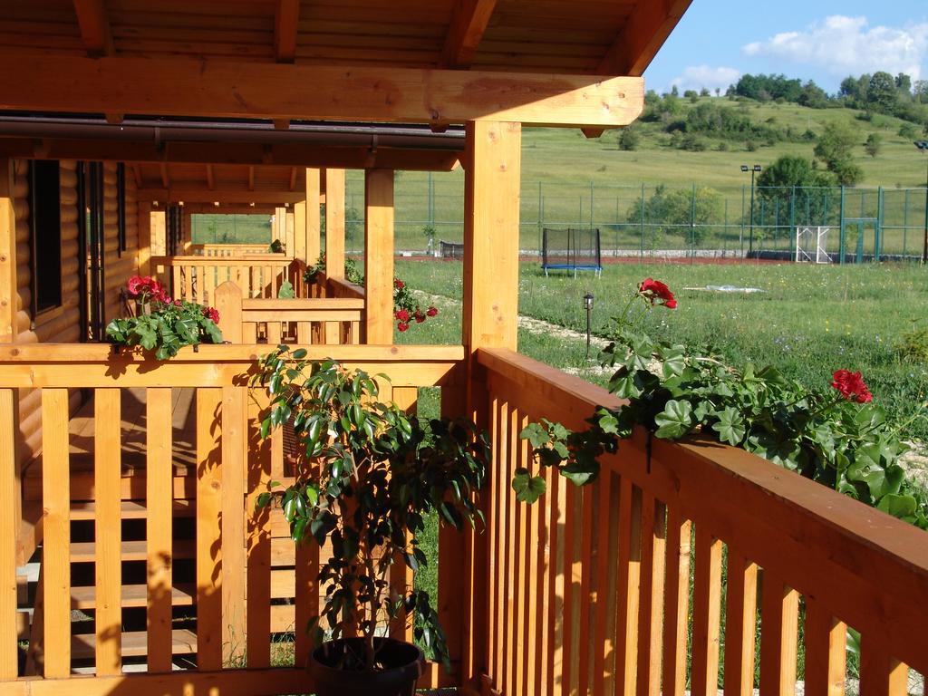 Villa Complex Agroturistic Livada de Nuci Baia de Fier Exterior foto