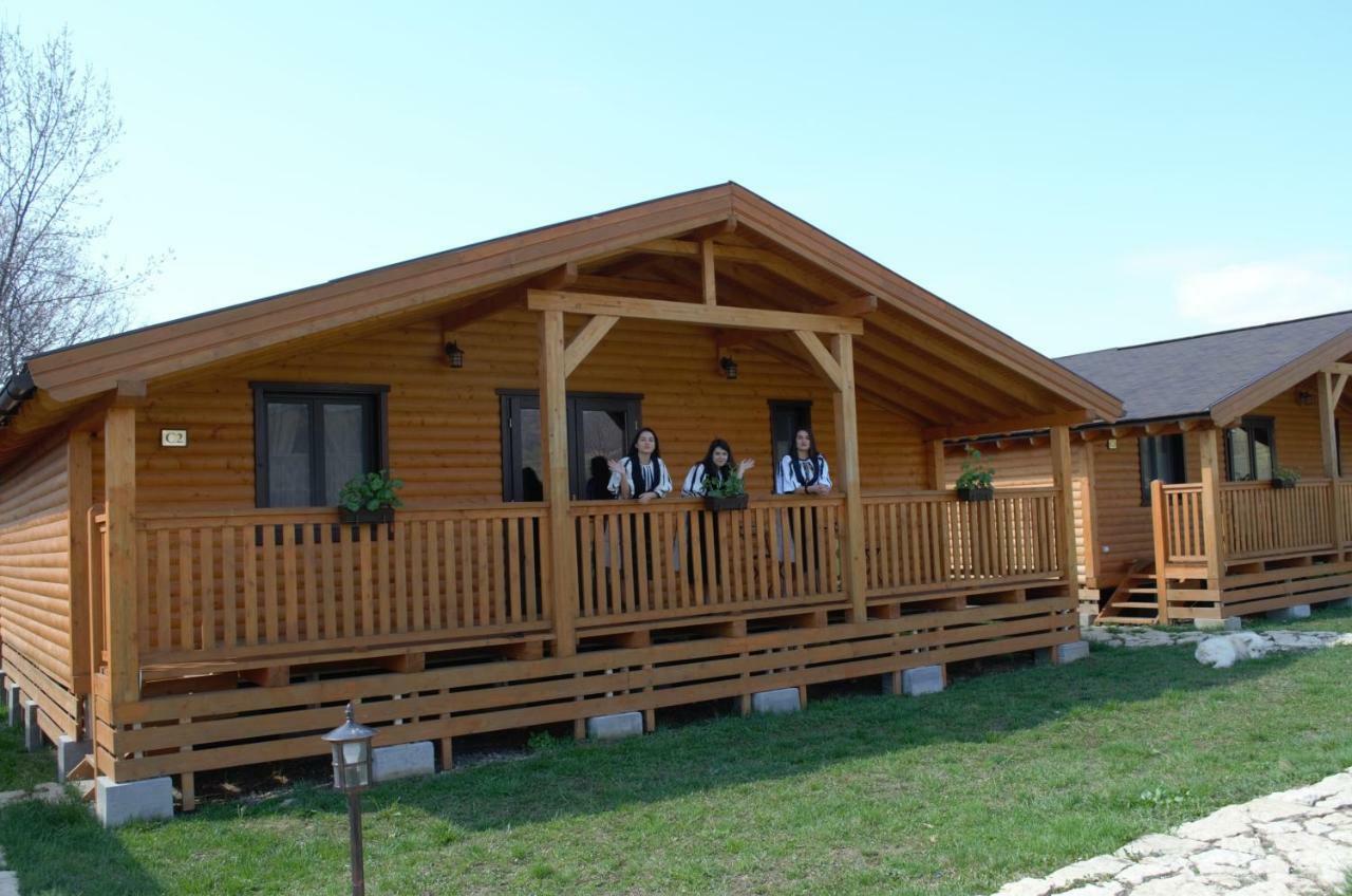 Villa Complex Agroturistic Livada de Nuci Baia de Fier Exterior foto